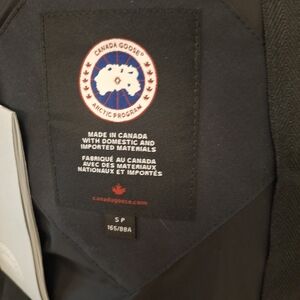 NEW WITH TAG Canada Goose Navy Blue Looks Black Jacket